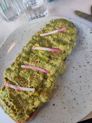 Vegan toast with Avocado 🥑💚 at Avocateria in Paris