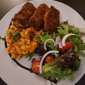 Peixe vegan com arrozinho de tomate at Kong - Food Made With Compassion in Lisbon