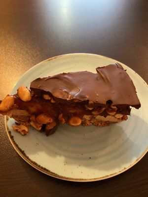 snickers cake at Kong - Food Made With Compassion in Lisbon