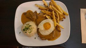 Bitoque steak with vegan egg at Kong - Food Made With Compassion in Lisbon