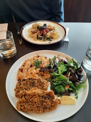 Tomato rice with fried fish at Kong - Food Made With Compassion in Lisbon