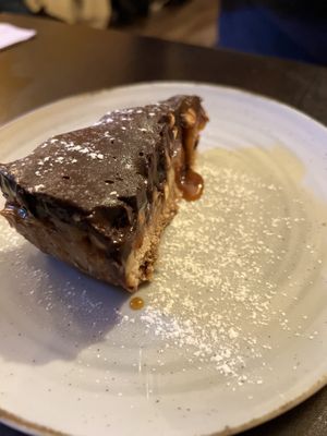 Snicker taart  at Kong - Food Made With Compassion in Lisbon