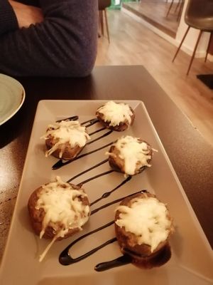 cogumelos recheados at Kong - Food Made With Compassion in Lisbon