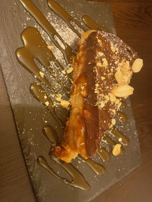 Snickers tart 🫶🏻😍🍰   at Kong - Food Made With Compassion in Lisbon