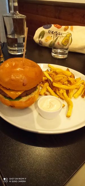Beyond burger, "bacon", "cheddar", fries and mayo at Kong - Food Made With Compassion in Lisbon
