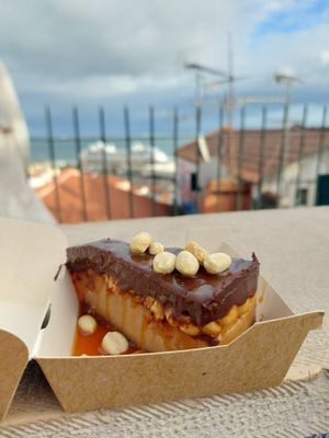 snickers tarte at Kong - Food Made With Compassion in Lisbon