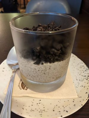 Mousse de Oreo dessert - 4.5/5.

Included in Lunch Menu (Starter + Dish of the Day + Dessert) for 12,90€. at Kong - Food Made With Compassion in Lisbon