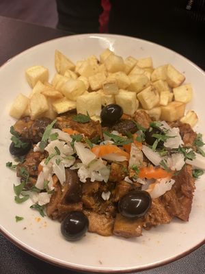 estofado de seitán con papitas fritas   at Kong - Food Made With Compassion in Lisbon