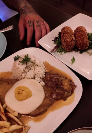 "Croquetes de Alheira e Queijo" y "Bitoque" 🤤 at Kong - Food Made With Compassion in Lisbon