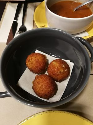 Cheese balls at Kong - Food Made With Compassion in Lisbon