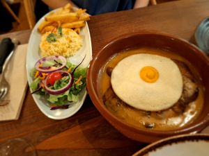 Bitoque, acompañado de ensalada, arroz y patatas. Deliciosas la salsa con toque a mostaza. at Kong - Food Made With Compassion in Lisbon