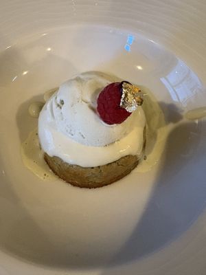 Pistachio Petit Gâteau  at Kong - Food Made With Compassion in Lisbon