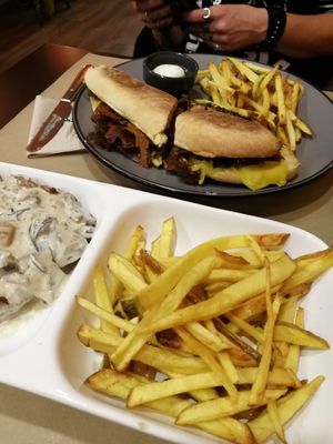 😀 at Kong - Food Made With Compassion in Lisbon