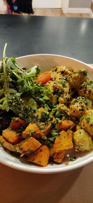 tofu with Brussels sprouts in nutmeg, sweet potatoes and baked thyme and salad at Kong - Food Made With Compassion in Lisbon