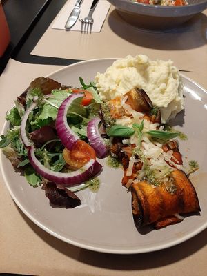 Eggplant with Seitan inside + truffle oil, mashed potato and salad. at Kong - Food Made With Compassion in Lisbon