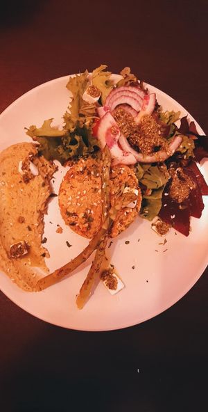 Deliciosa ensalada at Kong - Food Made With Compassion in Lisbon