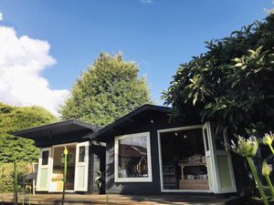 The last two houses are vegan. They are the same store at Emporio Vegano Cilantropos - Maybe closed in Pucon