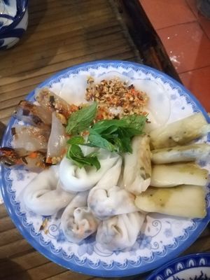 Mixed plate of glutinous rice pancakes at Lien Hoa in Hue