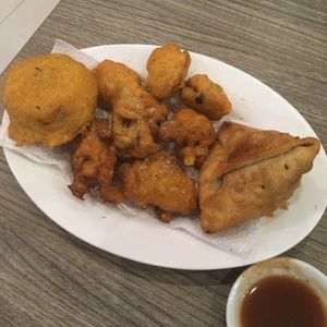 Appetizer platter at Little India - One Pavilion Mall in Cebu
