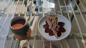 Cashew chocolate cake and 90 % cacao (70 + 80 also available) at Deli Devi in Koh Phangan