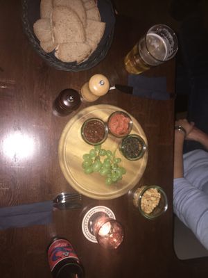 vegan bread plate with peanuts at Dr Hops in Leipzig