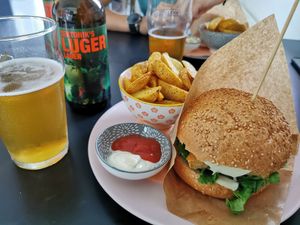 Chicken burger and craft beer Tektonik at Tavci Kuhna in Lesce