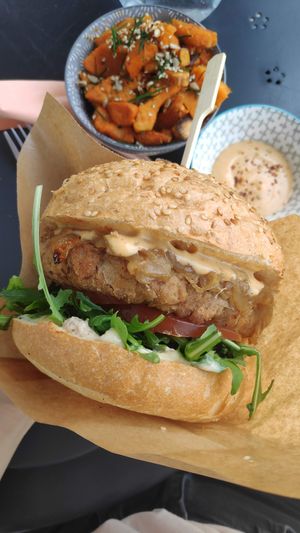 Mr. Bean burger at Tavci Kuhna in Lesce