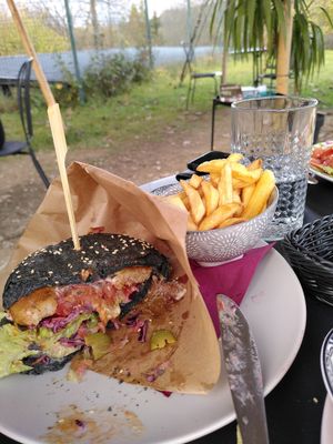 Yo soy 'chicken' burger at Tavci Kuhna in Lesce