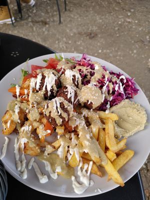 Piatto unico con falafel at Tavci Kuhna in Lesce