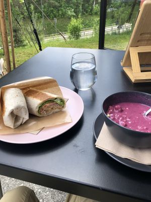 Wrap and smoothie bowl  at Tavci Kuhna in Lesce
