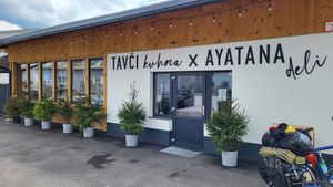 Entrance at Tavci Kuhna in Lesce