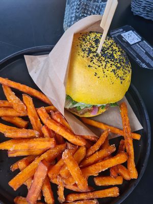 Shroomzee burger & sweet potato at Tavci Kuhna in Lesce