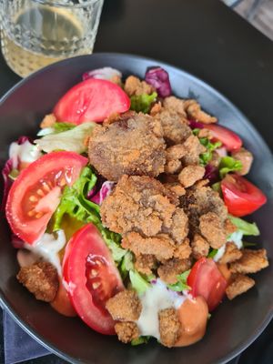 Burger salat shroomzee at Tavci Kuhna in Lesce