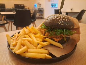 Veg burger and fries at Tavci Kuhna in Lesce