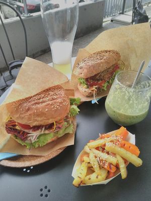 Vegan burger with roasted vegetables and chicken sandwich at Tavci Kuhna in Lesce