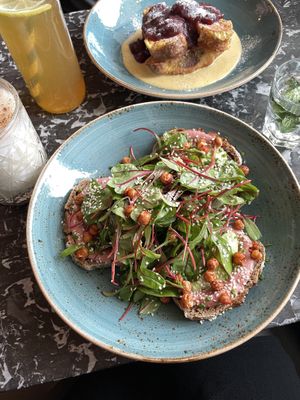 Vegans don‘t bite  at Cafe Drechsler in Vienna