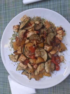 Tufu-fry with vegetables at True Food in Faro