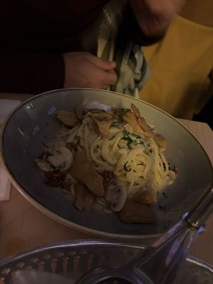 Kentucky - vegan yogurt, vegan chicken and a lot of garlic - loved it too  at Spaghetti Factory in Zurich