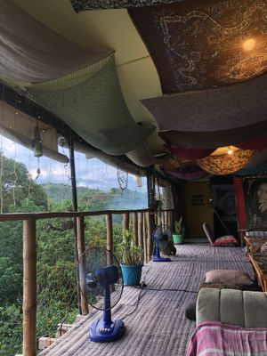 Amazing atmosphere  at Verde Rekado in Coron