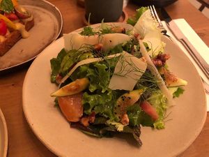 salat with seasonal vegetables and fruits at Arkhe in Lisbon