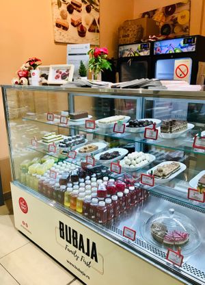 Display case at Zdrawo Slatko in Belgrade