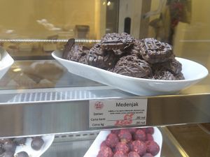 Honey heart at Zdrawo Slatko in Belgrade