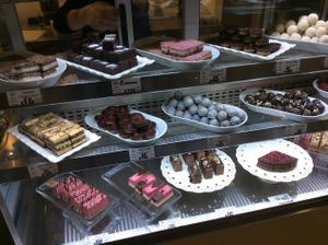 The cake cabinet at Zdrawo Slatko in Belgrade