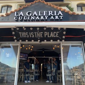Enthusiastic servers at La Galeria in Cabo San Lucas