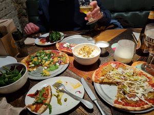Pizzas for sharing at Otomat in Brussels