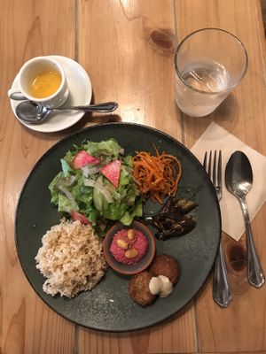 Vegan Lunch set ¥1,100 at Rosy in Tokyo