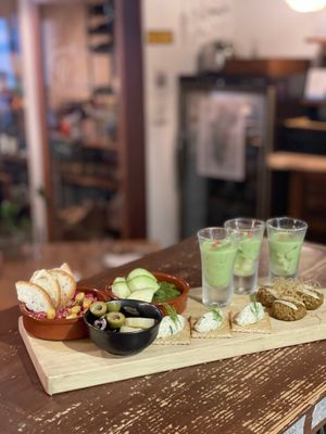 Mezze plate for three people at Rosy in Tokyo