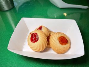 shortbread cookies at Thanh Tinh Chay in San Diego