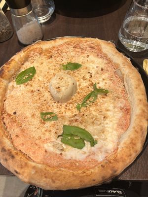 Pizza with vegan buffala  at Utopia in Nice