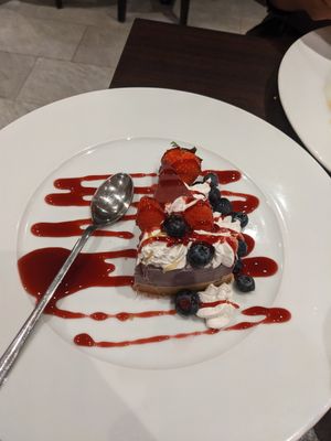 red fruits cheesecake at Utopia in Nice